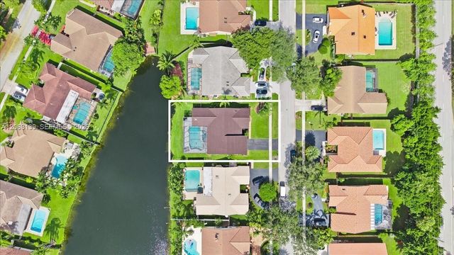 9272 NW 18th St, Plantation, FL 33322