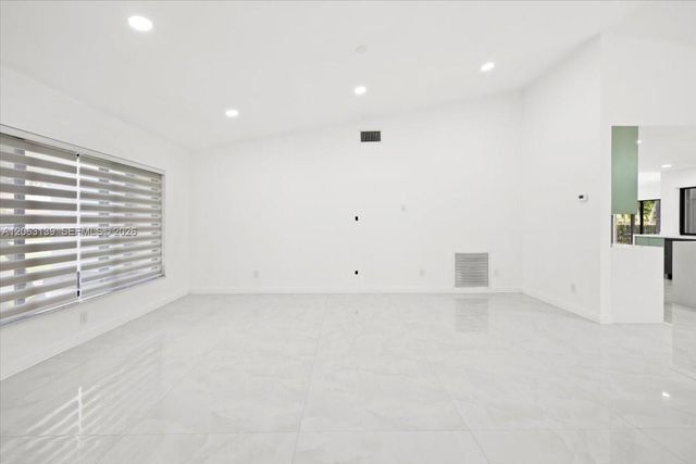 9272 NW 18th St, Plantation, FL 33322