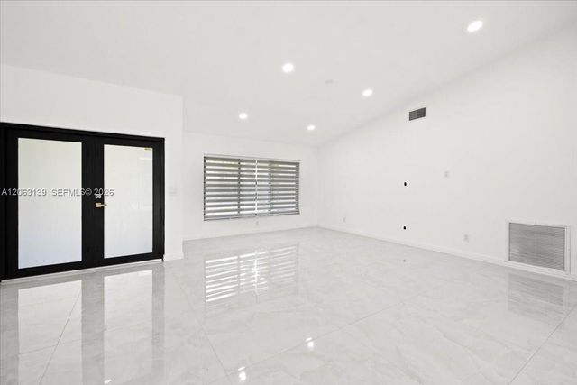 9272 NW 18th St, Plantation, FL 33322
