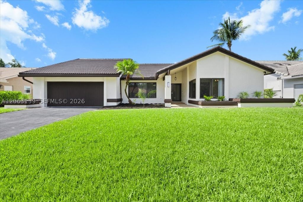 9272 NW 18th St, Plantation, FL 33322