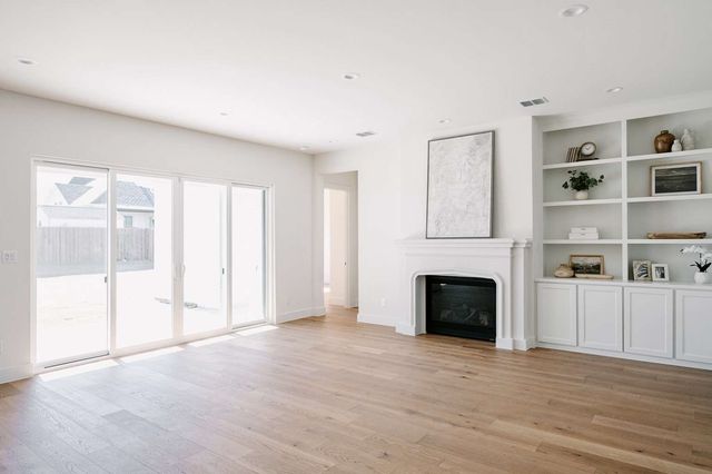 405 Kestrel Court, Aledo, TX 76008