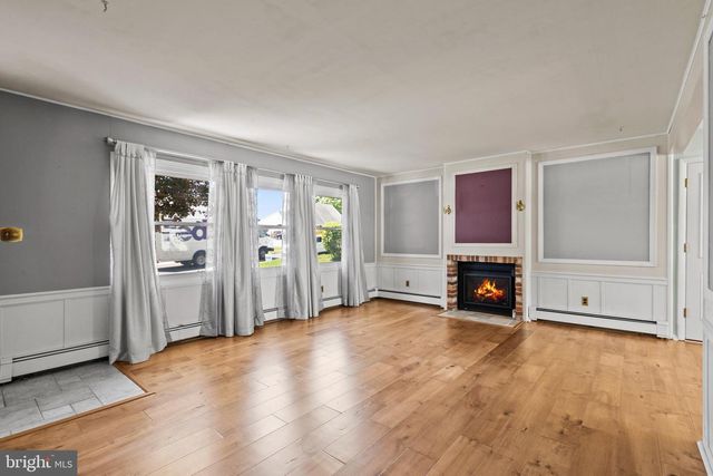25 CABLE RD, Levittown, PA 19057