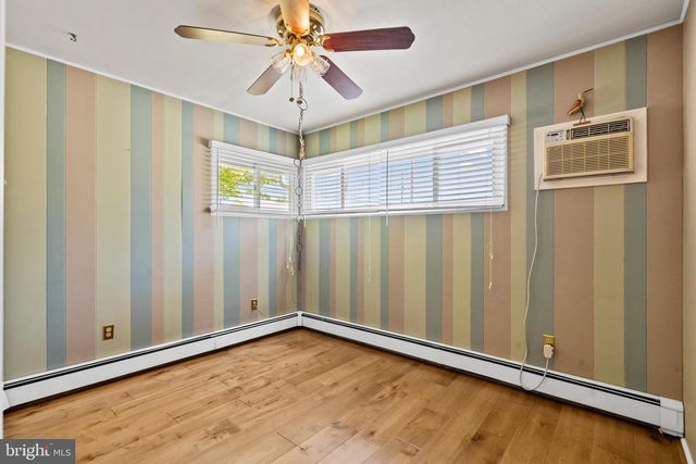 25 CABLE RD, Levittown, PA 19057
