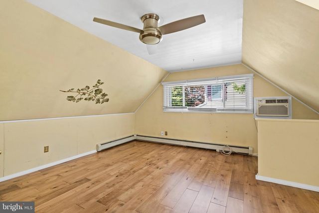25 CABLE RD, Levittown, PA 19057