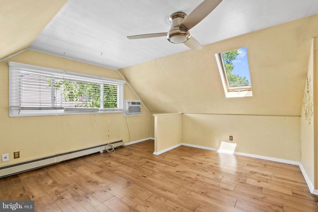25 CABLE RD, Levittown, PA 19057