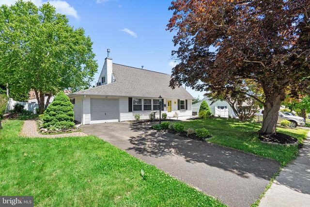 25 CABLE RD, Levittown, PA 19057
