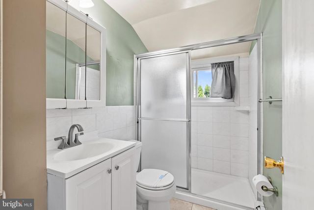 25 CABLE RD, Levittown, PA 19057