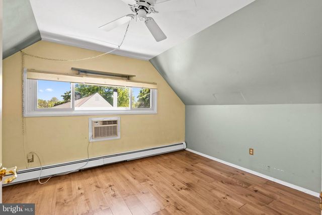 25 CABLE RD, Levittown, PA 19057