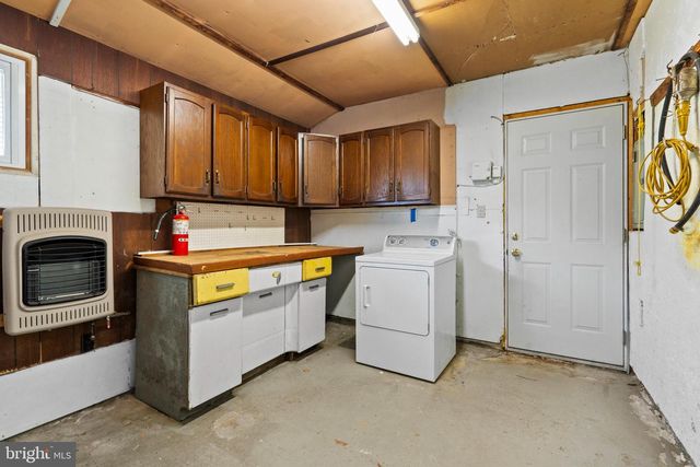 25 CABLE RD, Levittown, PA 19057