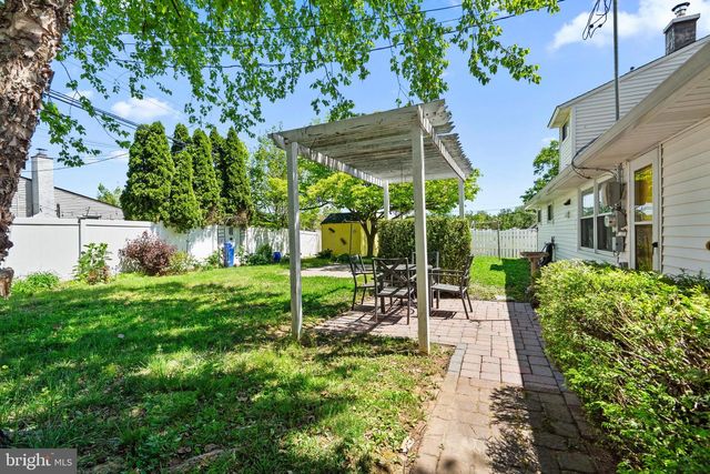 25 CABLE RD, Levittown, PA 19057