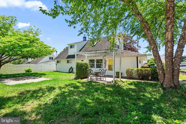 25 CABLE RD, Levittown, PA 19057