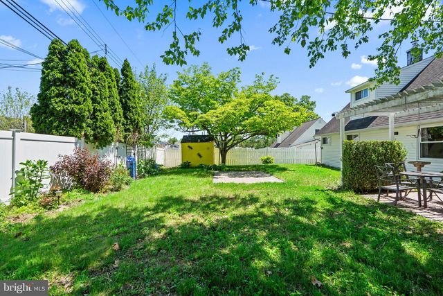 25 CABLE RD, Levittown, PA 19057
