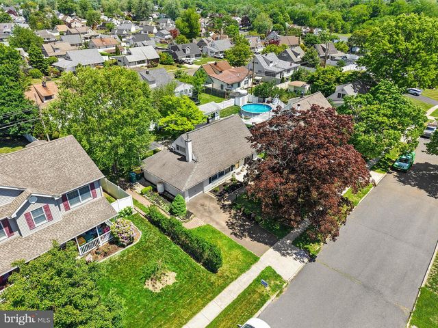 25 CABLE RD, Levittown, PA 19057