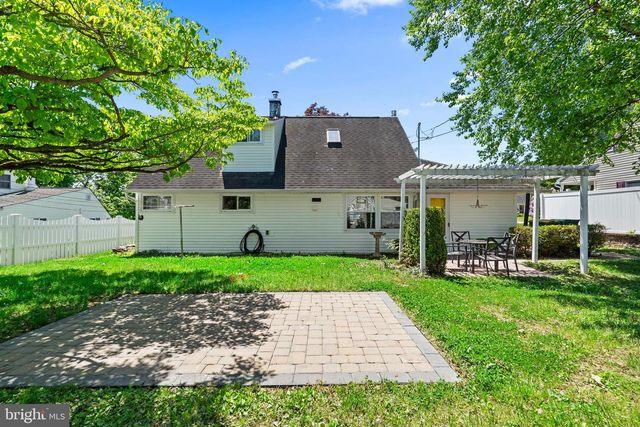 25 CABLE RD, Levittown, PA 19057