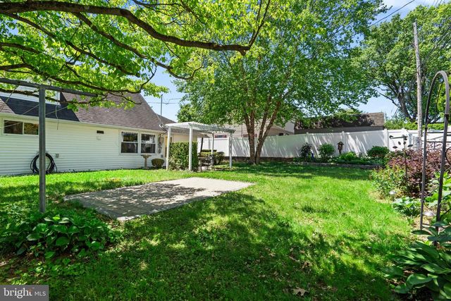 25 CABLE RD, Levittown, PA 19057