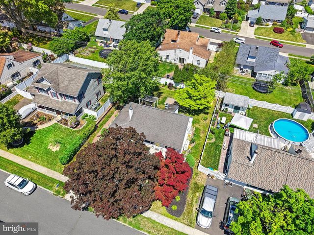 25 CABLE RD, Levittown, PA 19057