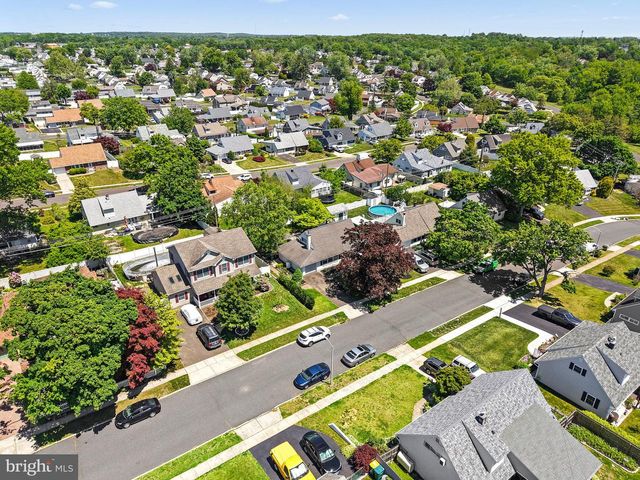 25 CABLE RD, Levittown, PA 19057