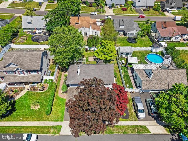 25 CABLE RD, Levittown, PA 19057