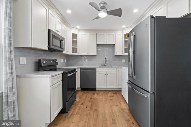 25 CABLE RD, Levittown, PA 19057