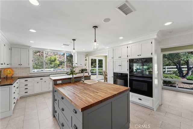 196 Colt Lane, Thousand Oaks, CA 91361
