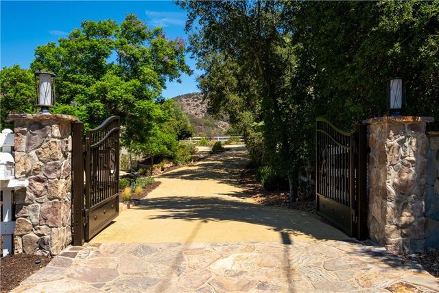 196 Colt Lane, Thousand Oaks, CA 91361