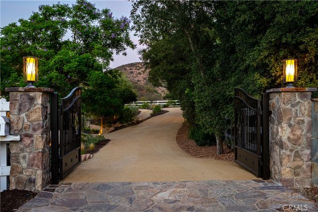196 Colt Lane, Thousand Oaks, CA 91361