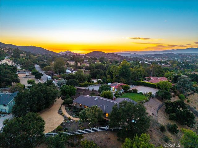 196 Colt Lane, Thousand Oaks, CA 91361