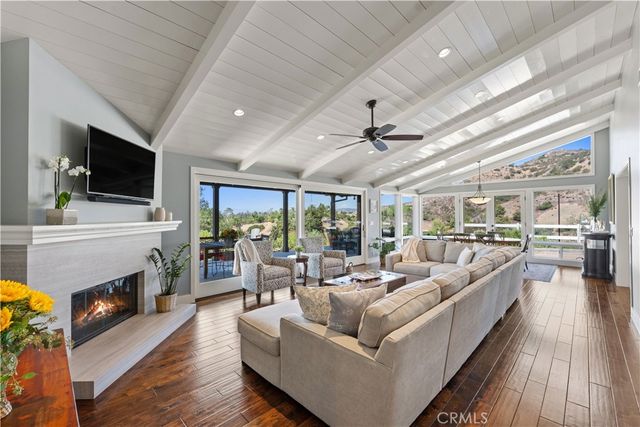 196 Colt Lane, Thousand Oaks, CA 91361