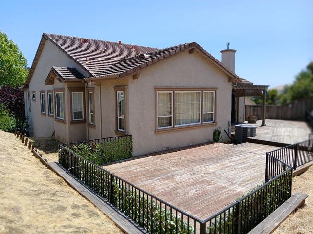 2743 Overlook Dr, Vallejo, CA 94591