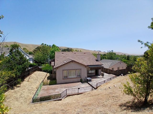 2743 Overlook Dr, Vallejo, CA 94591