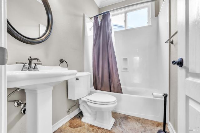 2743 Overlook Dr, Vallejo, CA 94591