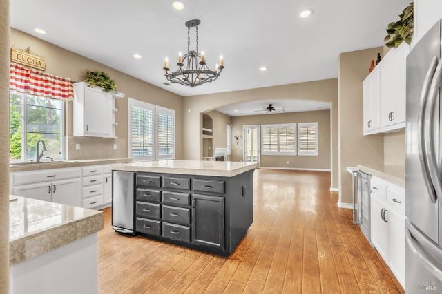 2743 Overlook Dr, Vallejo, CA 94591