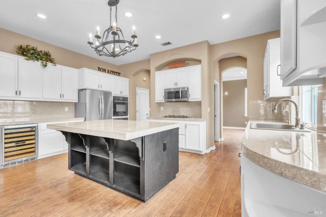 2743 Overlook Dr, Vallejo, CA 94591