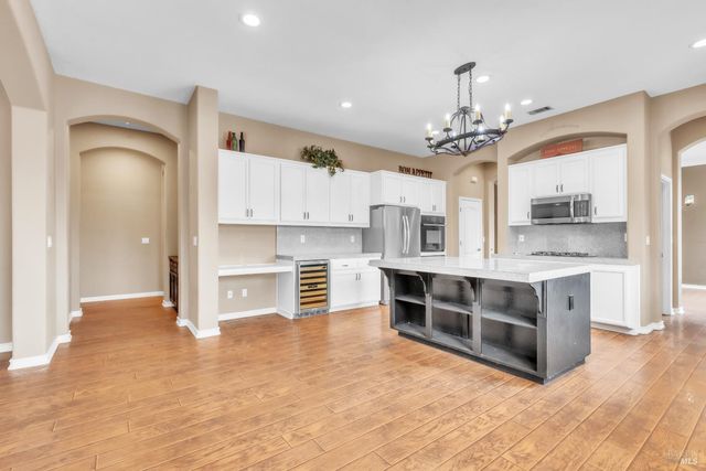 2743 Overlook Dr, Vallejo, CA 94591