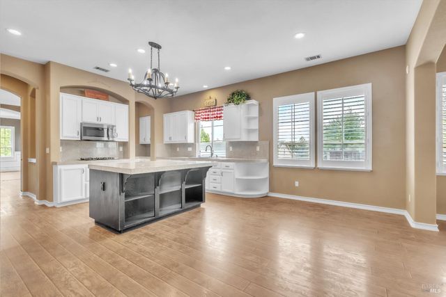 2743 Overlook Dr, Vallejo, CA 94591