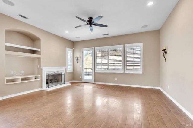 2743 Overlook Dr, Vallejo, CA 94591