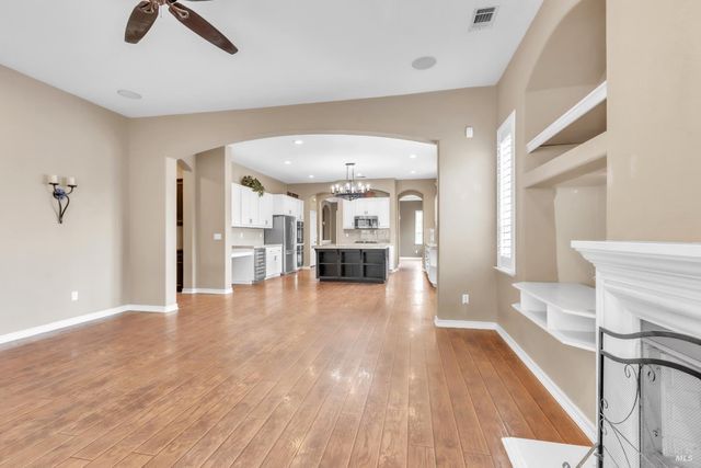 2743 Overlook Dr, Vallejo, CA 94591