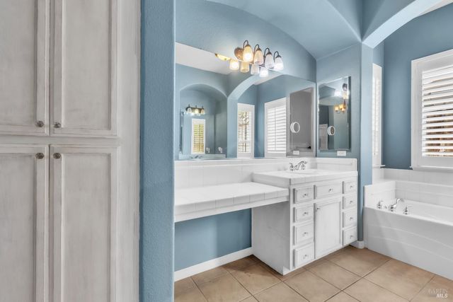 2743 Overlook Dr, Vallejo, CA 94591