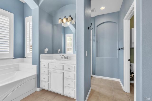 2743 Overlook Dr, Vallejo, CA 94591