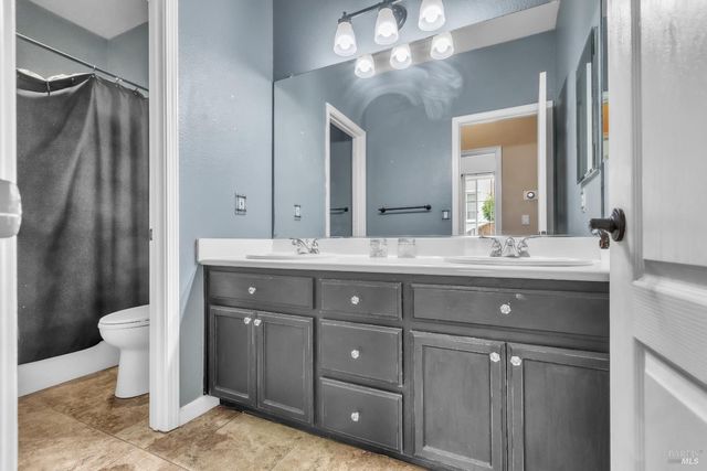 2743 Overlook Dr, Vallejo, CA 94591