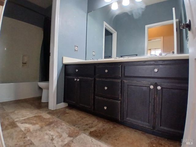 2743 Overlook Dr, Vallejo, CA 94591