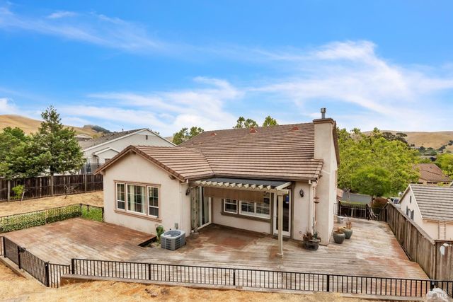 2743 Overlook Dr, Vallejo, CA 94591