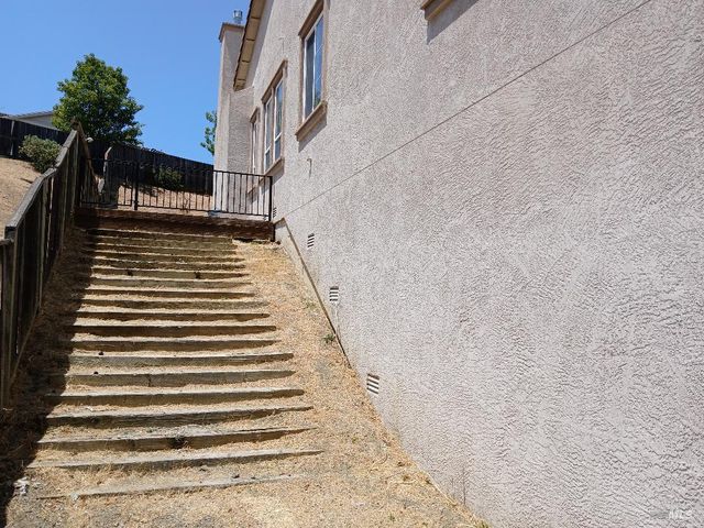 2743 Overlook Dr, Vallejo, CA 94591