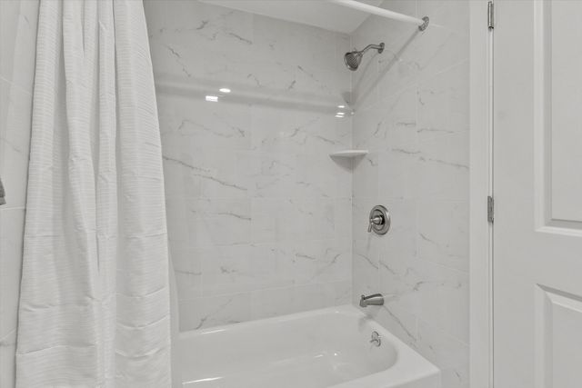 7249 N CAMPBELL Avenue B, Chicago, IL 60645