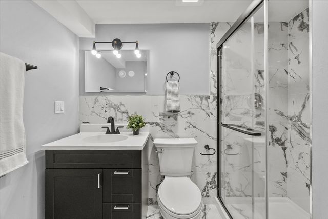 7249 N CAMPBELL Avenue B, Chicago, IL 60645