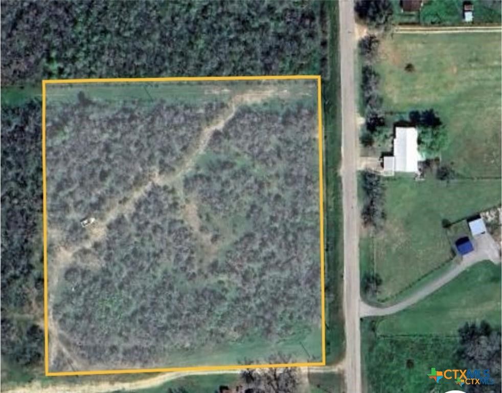 Image 1 of property listing at 650 Mcknight Road, Seguin, TX 78155