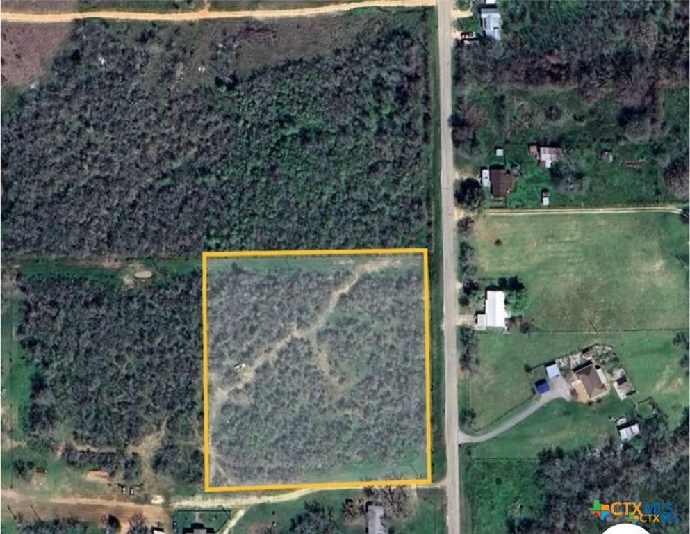 Image 2 of property listing at 650 Mcknight Road, Seguin, TX 78155