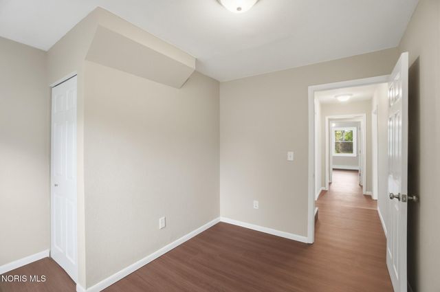 7964 Hill Avenue, Holland, OH 43528