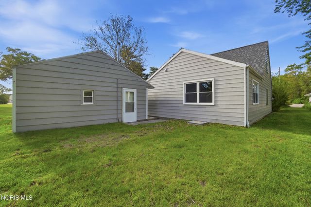 7964 Hill Avenue, Holland, OH 43528
