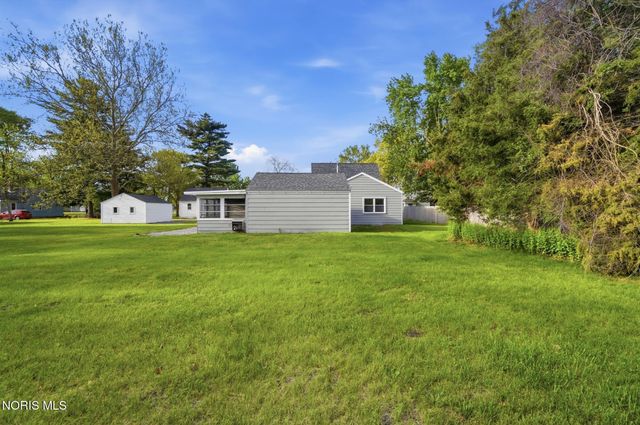 7964 Hill Avenue, Holland, OH 43528